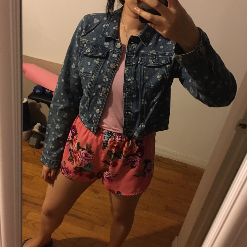 Flower Print Crop Denim Jacket - Picture 5 of 9